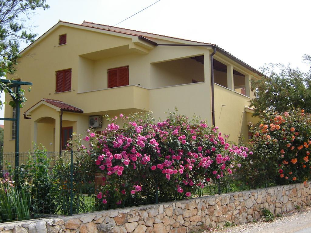 Apartments Maria Пула Екстер'єр фото